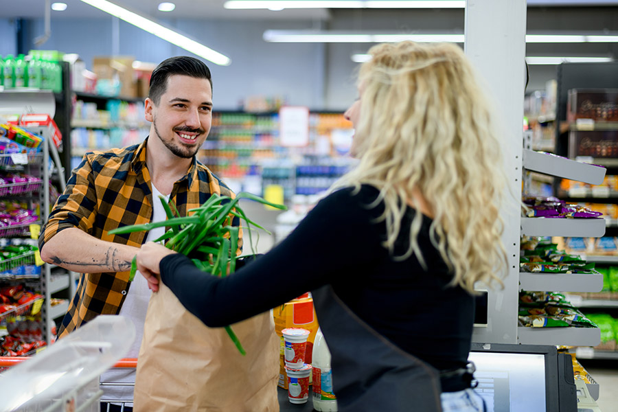 An der Kasse von EDEKA Kreisel